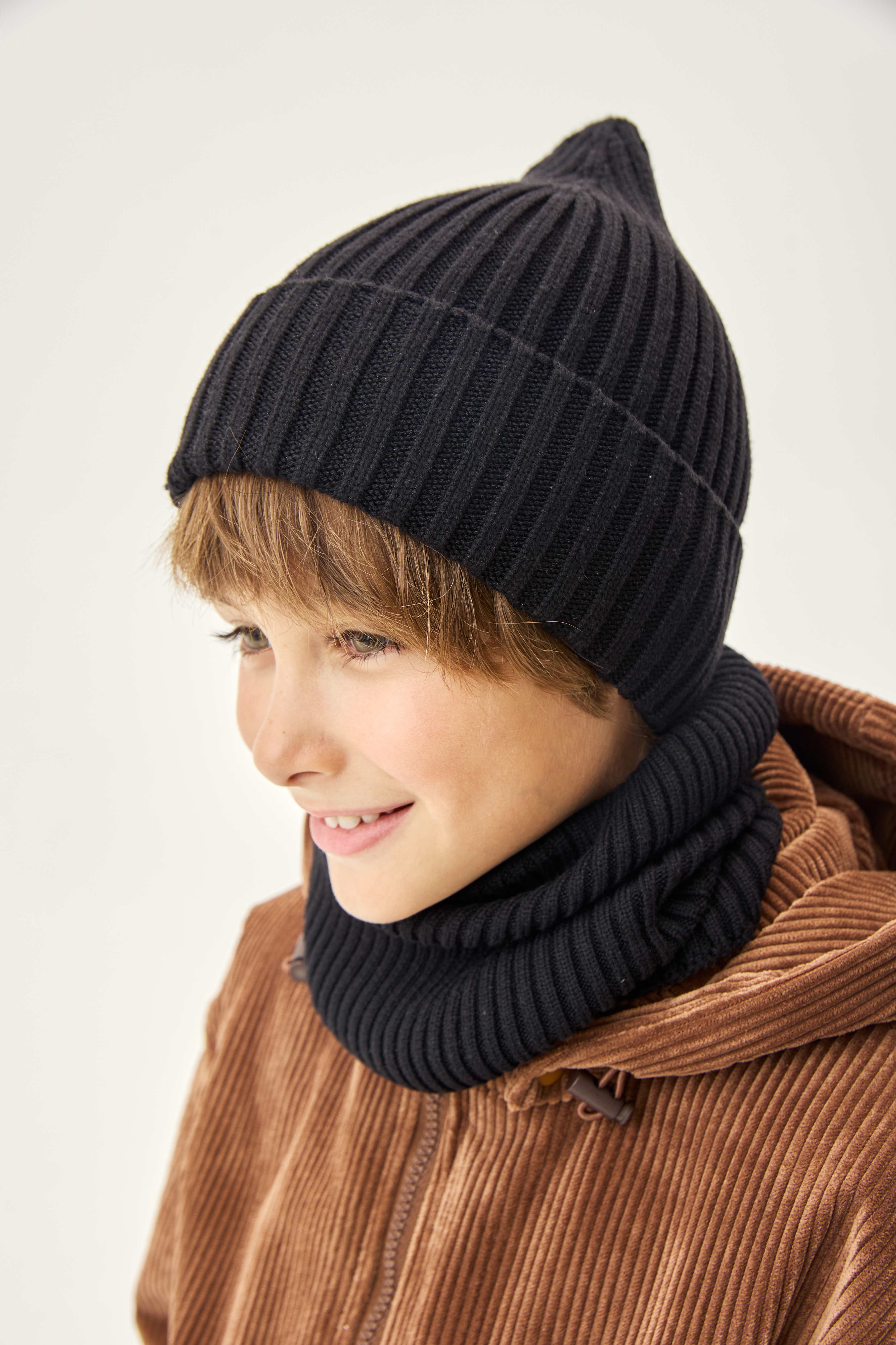 Комплект шапка и снуд 12м21526 черный